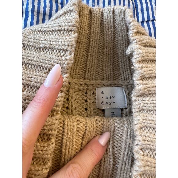 Thick Knit Mock Neck Sweater - Picture 5 of 7